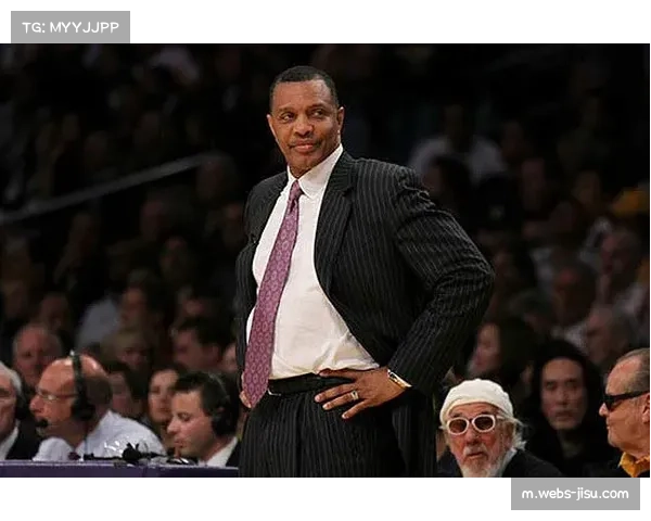 “康涅狄格太阳与主教练斯蒂芬妮·怀特完成多年续约”