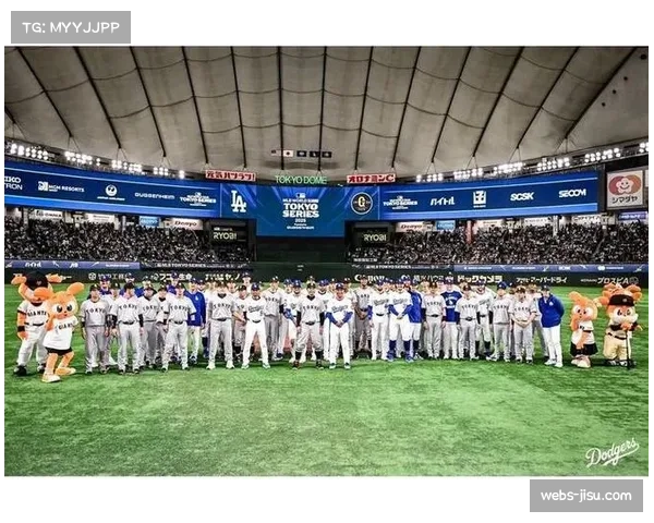 大谷翔平在“上班路”压轴登场,面带笑容来到东京巨蛋准备迎接WBC首战 大谷翔平在“上班路”压轴登场,面带笑容来到东京巨蛋准备迎接WBC首战